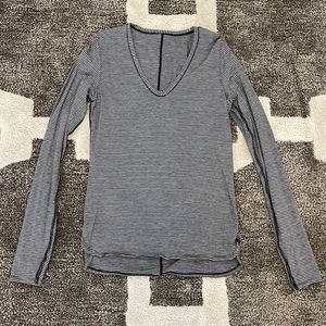 lululemon Long Sleeve T-shirt - Size 6